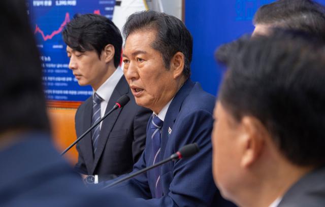 정청래 더불어민주당 대표가 정기국회 첫날인 1일 국회에서 열린 최고위원회의에서 발언하고 있다