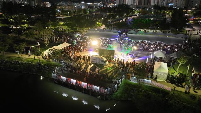 미사호수공원에서 열린 ‘2025 Stage 하남 버스킹’ 하반기 오픈공연 현장 사진하남시