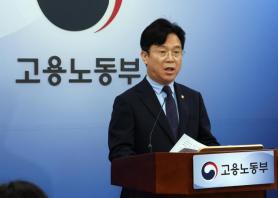 Labor minister vows to reduce industrial accident rate to OECD average by 2030