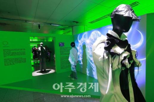 [포토] 2025 서울패션로드 SECOND SKIN : 패션과 AI, 그리고 빛