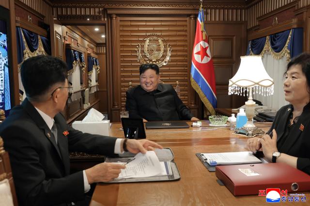김정은 북한 국무위원장이 중국 전승절 80주년 기념행사에 참석하기 참석하기 위해 지난 1일 전용열차로 출발했다고 조선중앙통신이 2일 보도했다 사진조선중앙통신·연합뉴스