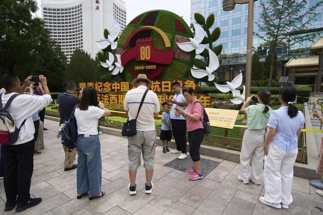 중국 베이징의 항일전쟁 80주년 기념물 사진AP·연합뉴스