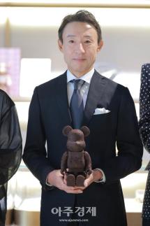 [포토] 포즈 취하는 ​​​​​​​이사오 우에하라 INDEN-YA(인덴야) Executive Director