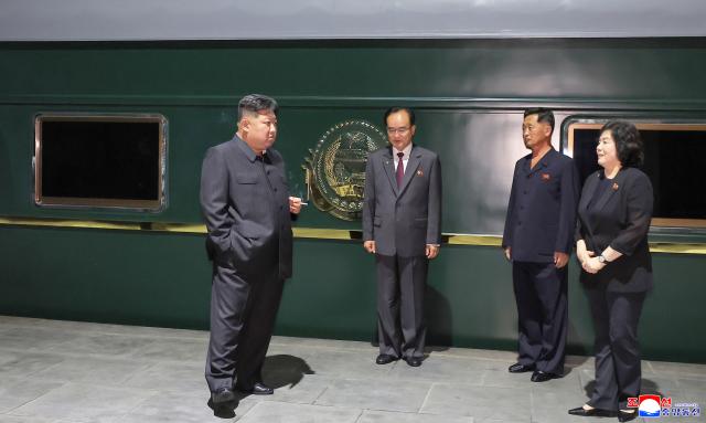 정은 북한 국무위원장이 중국 전승절 80주년 기념행사에 참석하기 참석하기 위해 지난 1일 전용열차로 출발했다고 조선중앙통신이 2일 보도했다 사진연합뉴스