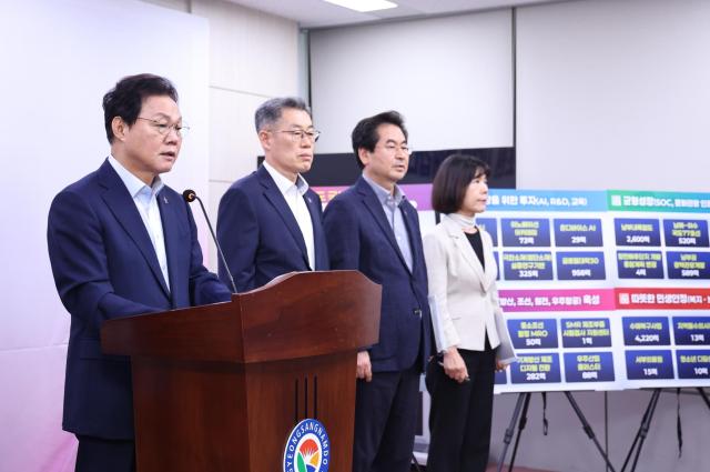 박완수 경남도지사가 2일 도청 브리핑룸에서 국비확보 관련 브리핑을 하고 있다사진경남도