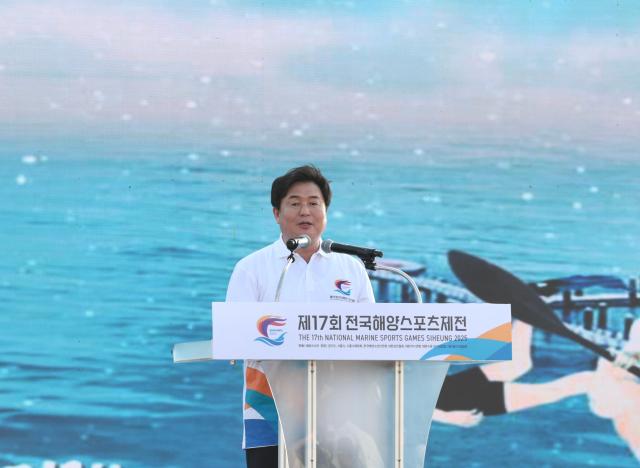 임병택 시장이 폐회식에서 인사말을 하고 있다 사진시흥시
