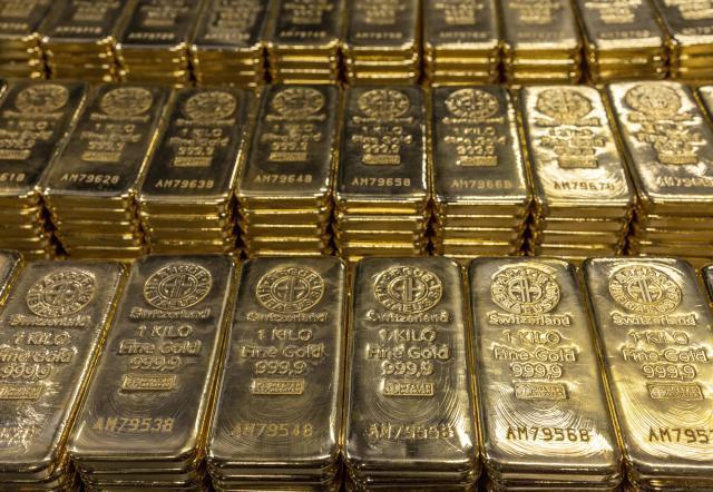 Gold prices soar on US rate cut expectations, geopolitical strains
