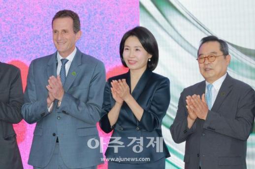 [포토] 박수치는 김혜경 여사