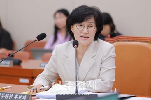 [포토] 답변하는 ​​​​​​​원민경 여가부 장관 후보자