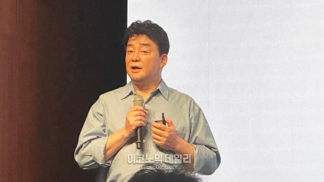 백종원 더본코리아 대표는 3일 서울 중구 서울신라호텔 영빈관에서 ‘TBKThe Born Korea’ 글로벌 B2B기업간 거래 소스 론칭 시연회를 열고 글로벌 유통 사업 전략을 발표했다 사진김아령 기자 
