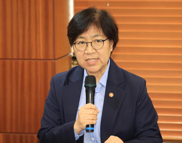 정은경 보건복지부 장관이 3일 서울 코리아나호텔에서 열린 6개 보건의학단체장 간담회에서 인사말을 하고 있다 202593 사진연합뉴스