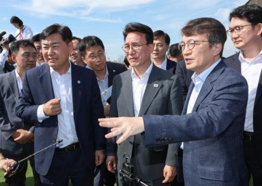 金총리, 취임 후 첫 새만금 현장 방문…재생에너지 허브 육성에 만전 당부