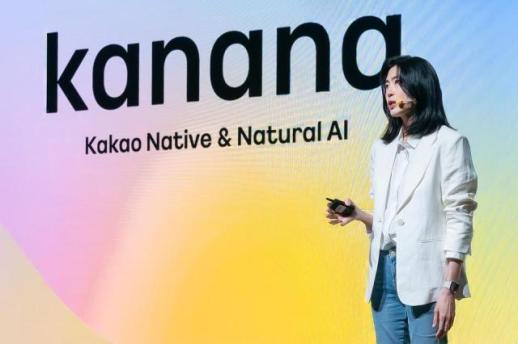 [위기에서 기회 찾는 카카오] AI·카카오톡이 구원투수…하반기 정신아 리더십 시험대