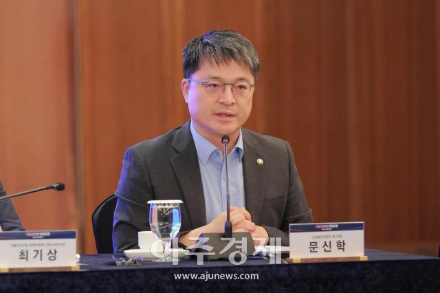 [포토] 인사말 하는 ​​​​​​​문신학 산업통상자원부 제1차관