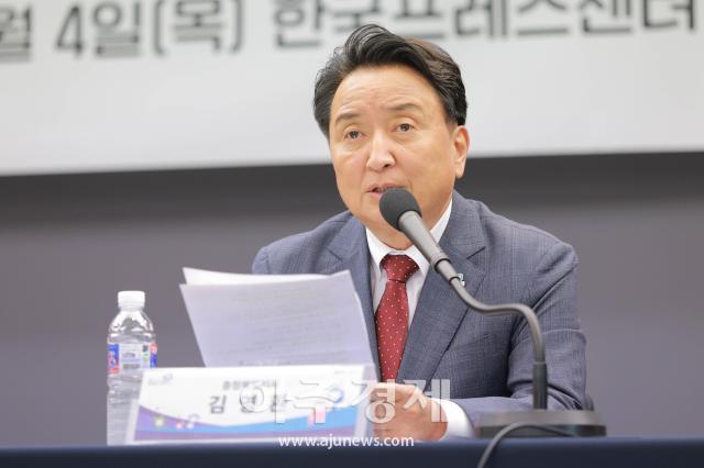 [포토] 인사말 하는 ​​​​​​​김영환 충청북도지사