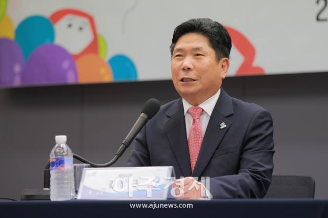 [포토] 인사말 하는 ​​​​​​​김창규 제천시장