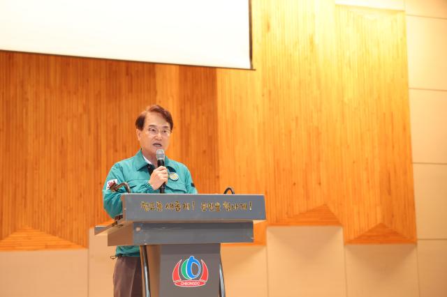 김하수 청도군수가 제34회 한농연 가족화합 한마당대회에 참석해 축사를 하고 있다 사진청도군