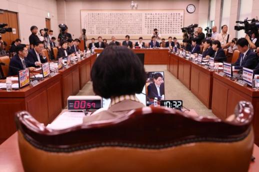 與野, 檢개혁 두고 극심한 입장차…수사·기소 분리 vs 방향 잘못