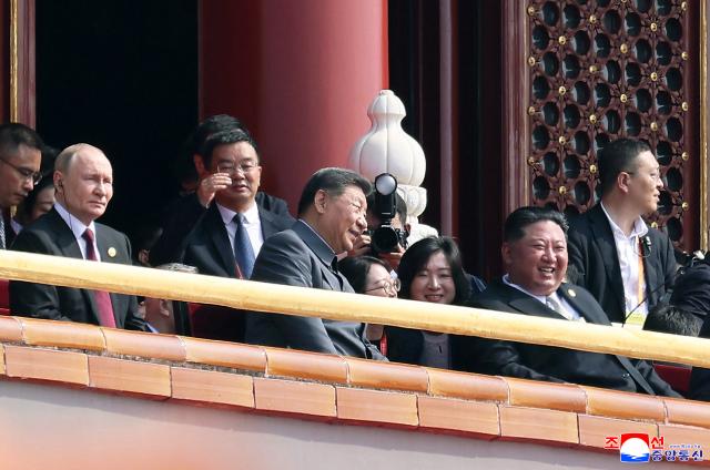 김정은 북한 국무위원장이 지난 3일 베이징에서 진행된 중국 전승절 80주년 기념행사에 참석했다고 조선중앙통신이 4일 보도했다 사진연합뉴스
