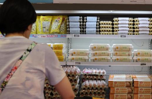 South Koreas egg prices surge ahead of traditional holiday Chuseok amid supply shortage