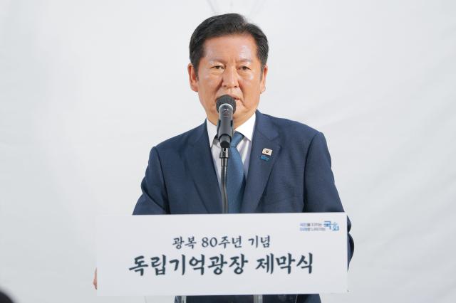 Jung Chung-rae leader of the ruling Democratic Party delivers remarks at the unveiling ceremony of the “Independence Memory Square” in front of the National Assembly Library in Seoul on Aug 14 2025