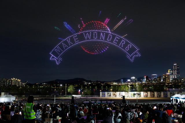 《K-POP：猎魔女团》点亮汉江秋夜 首尔无人机灯光秀本周日华丽启幕