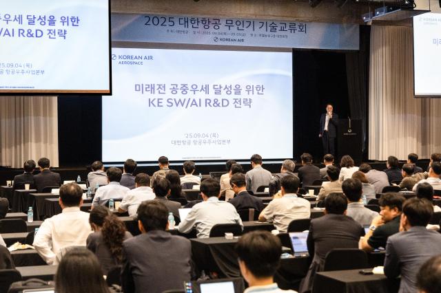 대한항공은 지난 4일부터 5일까지 이틀간 부산 동래구 호텔농심에서 ‘2025 대한항공 무인기 기술교류회’를 개최했다 사진대한항공