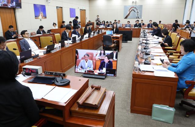 5일 서울 여의도 국회 과학기술정보방송통신위원회 전체회의에서 방송 미디어 통신 거버넌스 개편 공청회가 열리고 있다사진연합뉴스