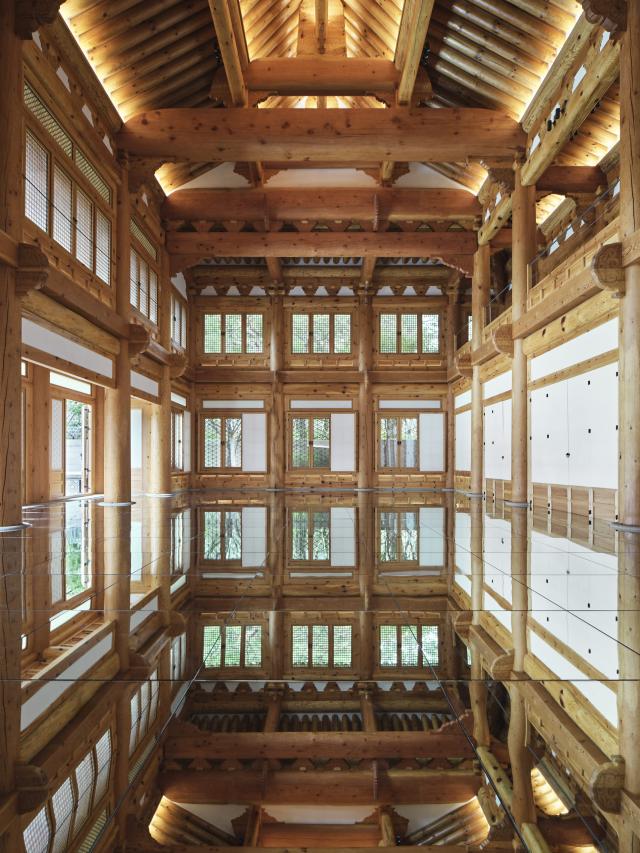 Kimsooja To Breathe—Sunhyewon Site-specific installation with mirror panels Size variable 2025