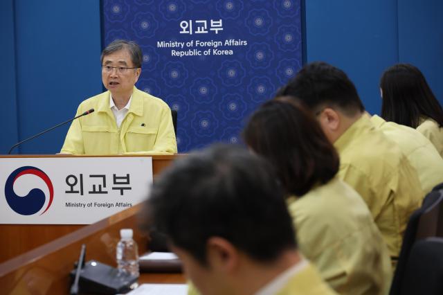 조현 외교부 장관이 6일 정부서울청사에서 열린 재외국민보호대책본부-공관 합동대책회의에서 발언을 하고 있다 사진연합뉴스