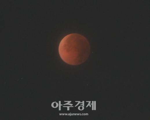 [포토] 개기월식 우주쇼 순간