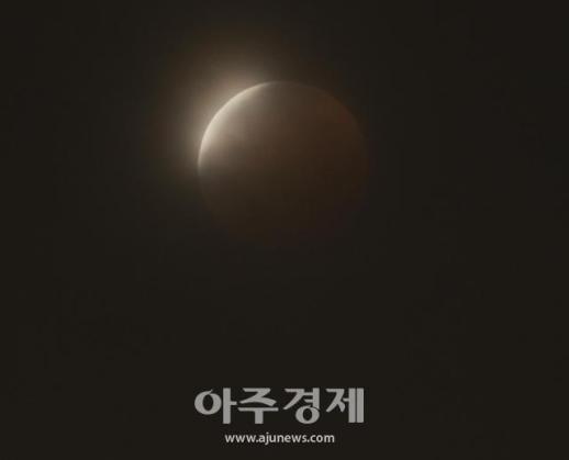 [포토] 개기월식 종료... 내년 3월에 다시만나요~