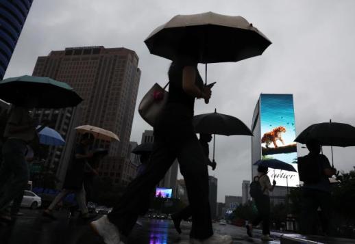 Korean firms experiment with four-day workweek amid fierce debate