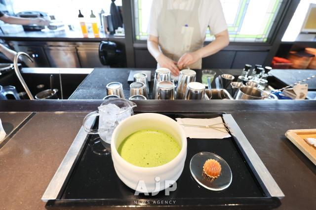 Finely brewed matcha tea at Osulloc Tea House in Bukchon Seoul Sept 5 2025 AJP Han Jun-gu