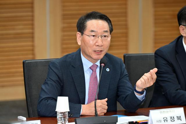 유정복 인천광역시장이 8일 서울 여의도 국회에서 열린 인천 철도혁명을 위한 국회 토론회에서 인사말을 하고 있다 사진인천시