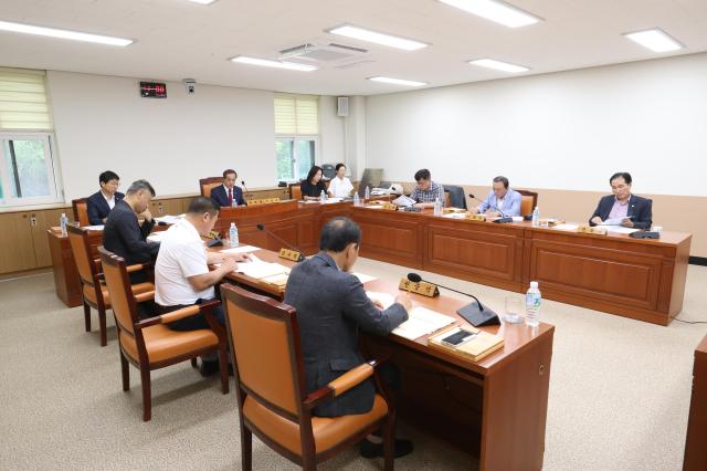 예산결산특별위원회의 제2회 추가경정예산안 심사 모습 사진경산시의회