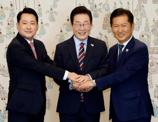 李 국정에 국민 목소리 공평하게 반영...정치 복원 시동