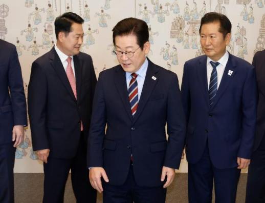 李 여당이 더 가졌으니 양보…협치 시동에도 전망 어두워