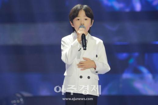 [포토] 더트롯쇼 무대오른 유지우