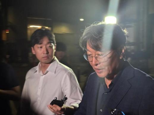 10억대 차명 주식 이춘석 출판기념회·경조사비로 투자...경찰, 자금 출처 추적