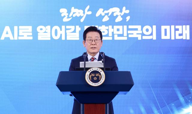 이재명 대통령이 8일 서울 중구 서울스퀘어에서 열린 국가인공지능AI 전략위원회 출범식에서 발언하고 있다 사진연합뉴스