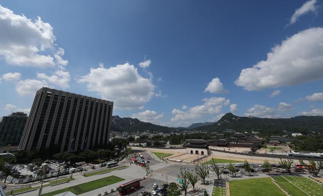 지난 2일 서울 종로구 대한민국역사박물관 옥상에서 바라본 광화문광장 일대 사진연합뉴스