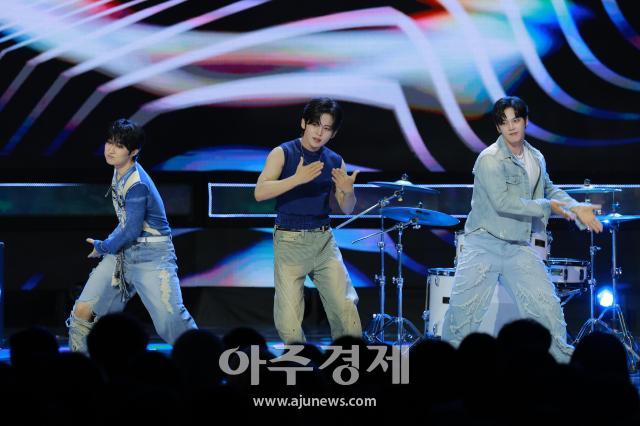 [포토] 더쇼 무대오른 In A Minute