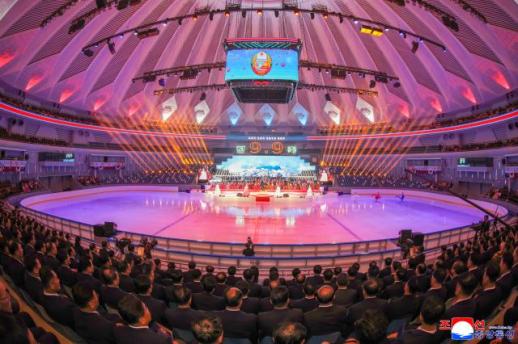 朝鲜举行盛大演出庆祝国庆77周年