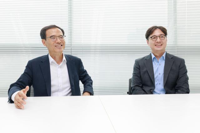 정석호 한국의결권자문 대표왼쪽와 박병준 한국의결권자문 기업거버넌스팀 팀장사진유대길 기자 dbeorlf123ajunewscom
