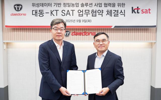 대동 권기재 그룹경영실장우이 KT SAT 서용수 대표좌와 위성 기반 정밀농업 설루션 공동 개발 및 국내외 사업화 협력을 위한 전략적 업무협약을 체결했다 사진대동