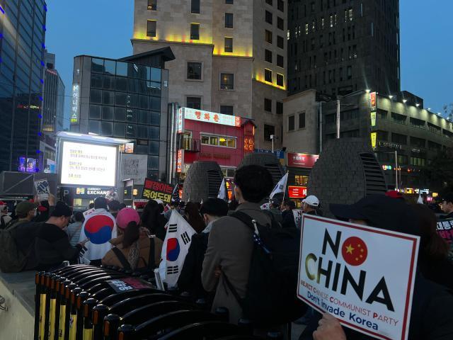 韩国警方重拳出击整治右翼团体反华集会 