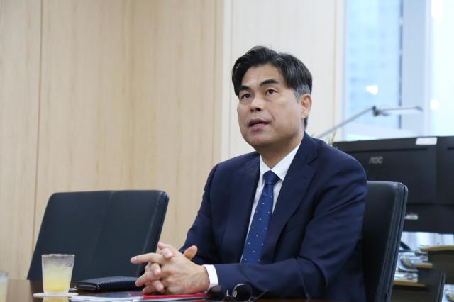 김만기 서울AI재단 이사장이 9일 서울 마포구에 위치한 재단 사무실에서 아주경제와 인터뷰하고 있다 사진서울AI재단 