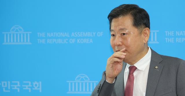 이철규 국민의힘 의원이 7월 22일 서울 여의도 국회 소통관에서 순직해병특검 수사 관련 입장 발표 기자회견을 하고 취재진 질문을 받고 있다 사진연합뉴스
