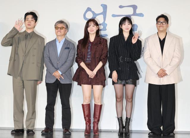 영화 얼굴 연상호 감독과 주연 배우들 사진연합뉴스